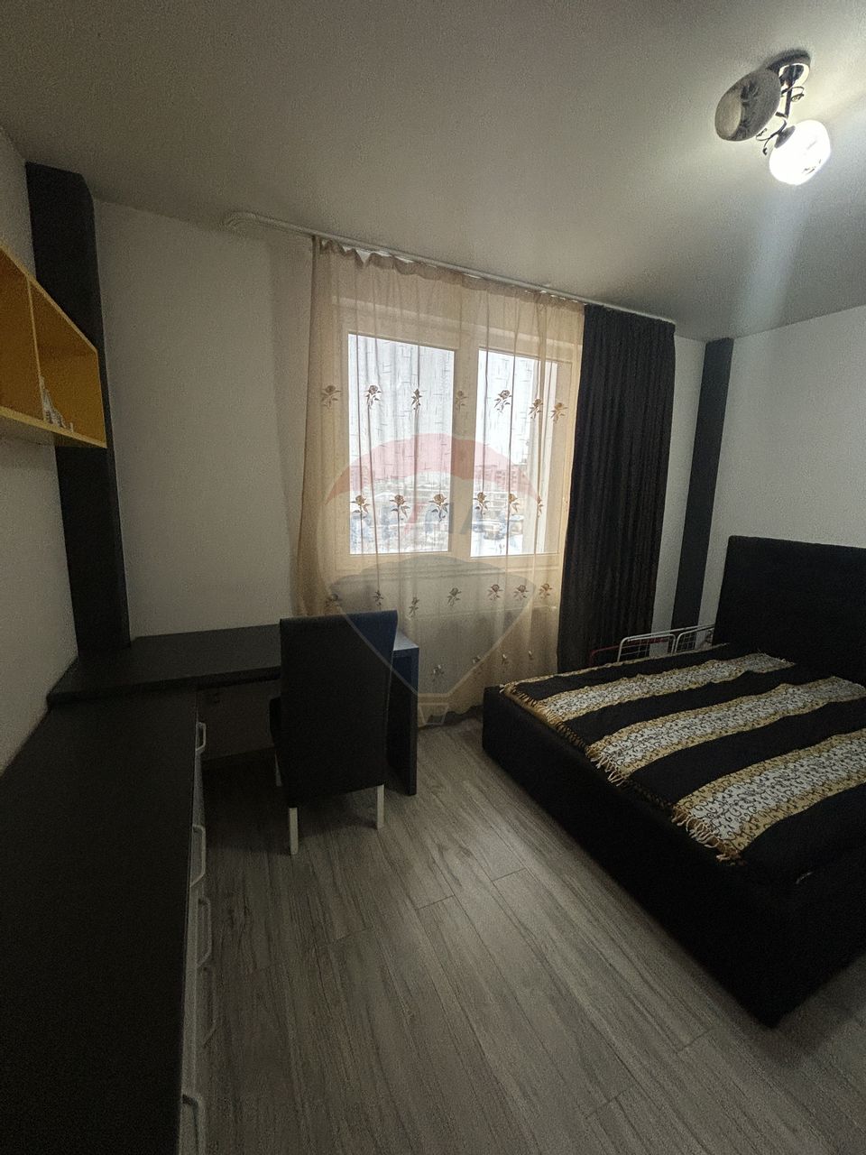Apartament 3 camere de închiriat bloc nou lift în zona ultra Central