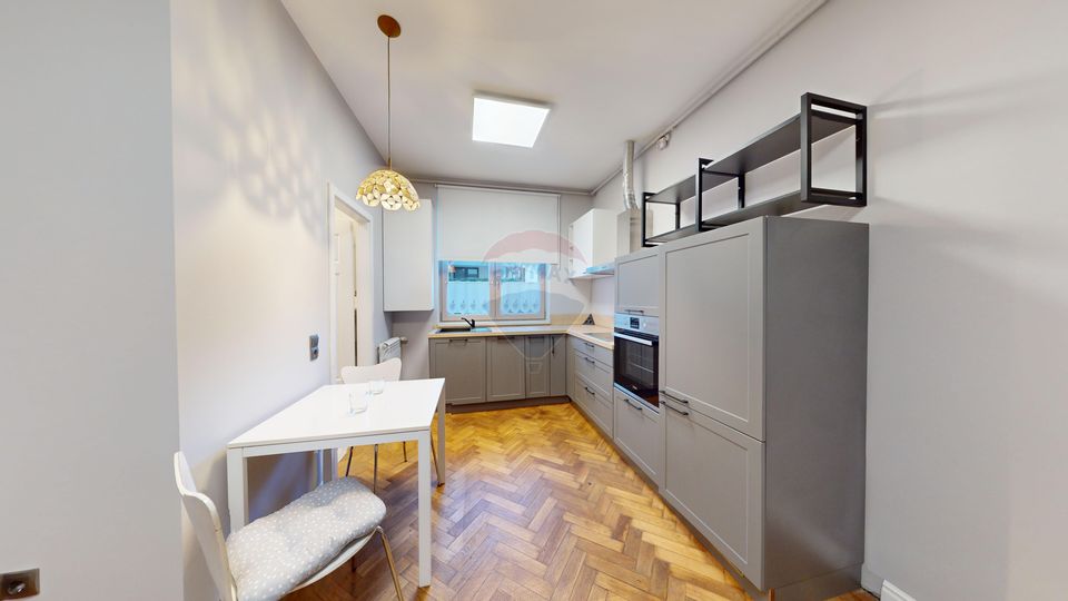 Apartament frumos renovat cu 2 camere de vânzare în zona Ultracentrala