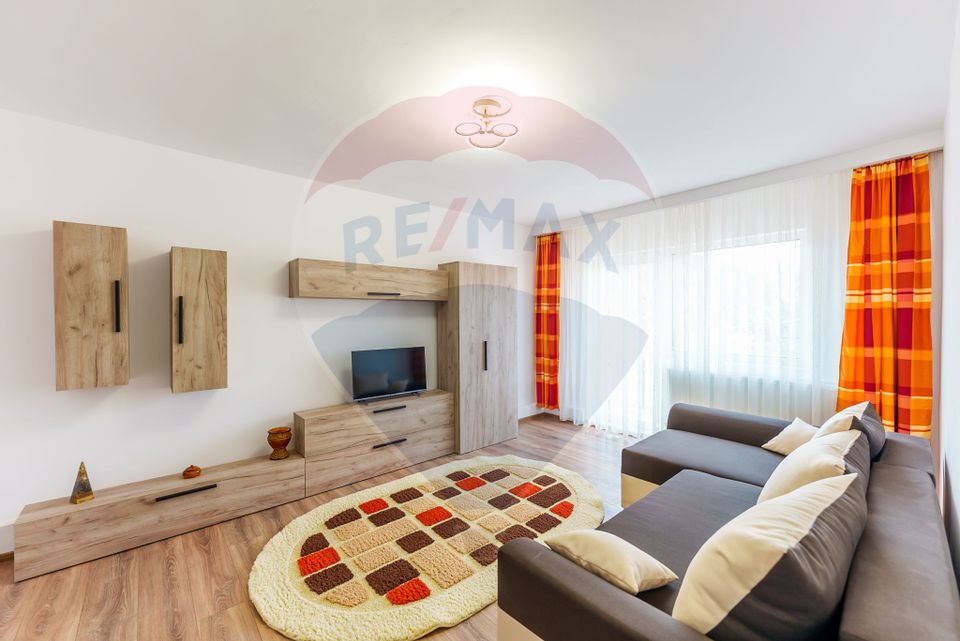 Apartament la prima inchiriere  modern 3 camere zona Intim