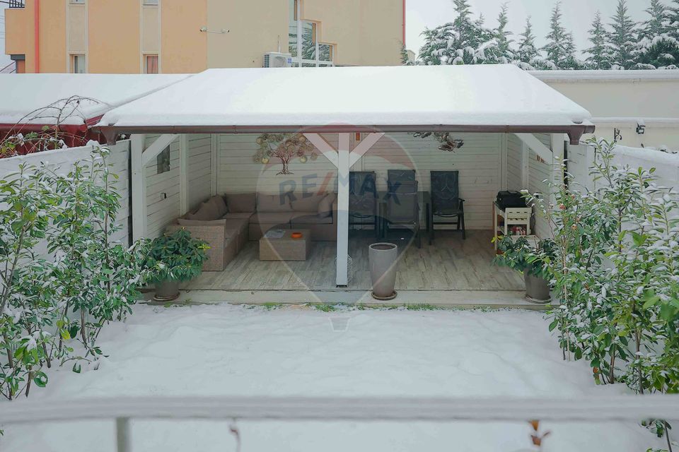 Casă de vânzare cu 4 camere în cartierul Beverly Hills, Sânmartin