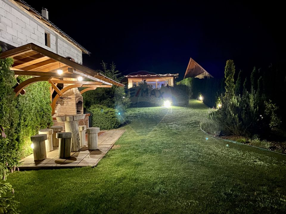 Domeniul  Lac Apa, casă de vânzare plus Barcă Maxum cadou!!