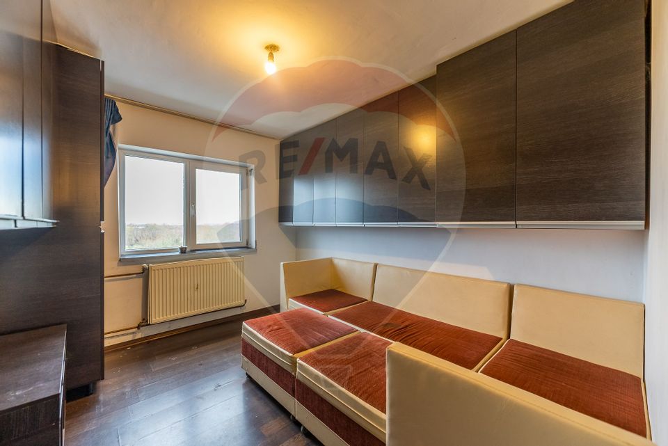 Apartament cu 3 camere de vânzare în zona Alfa