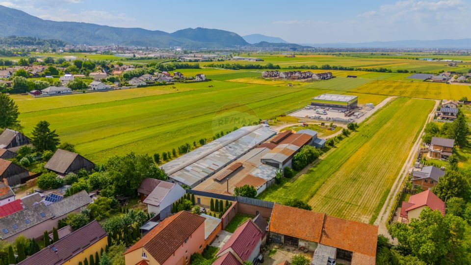 Spațiu industrial de 1,690mp, teren 3800 mp la 2 km de Brașov