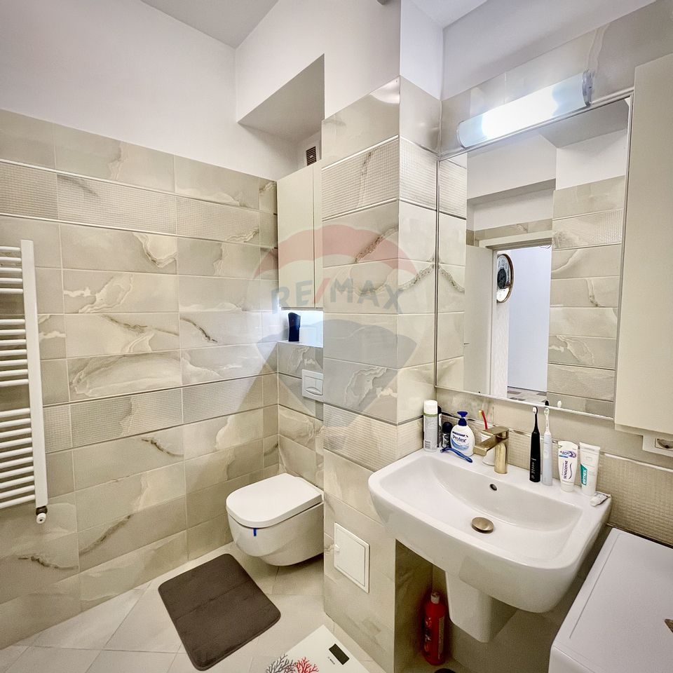 Apartament cu 3 camere de vanzare în zona Calea Calarasilor