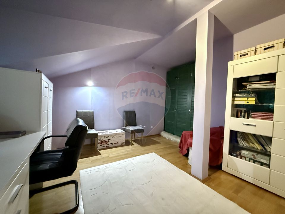 Apartament în vilă, Curte comună cu piscină – Andrei Mureșanu