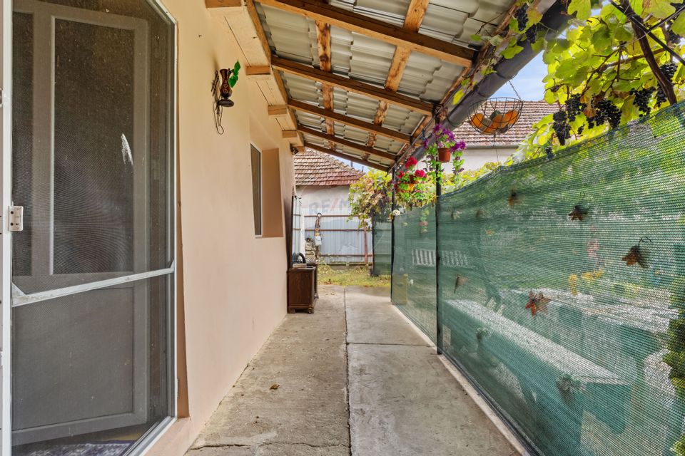 Casă cu teren 1222mp de vanzare in Nadab Judetul Arad