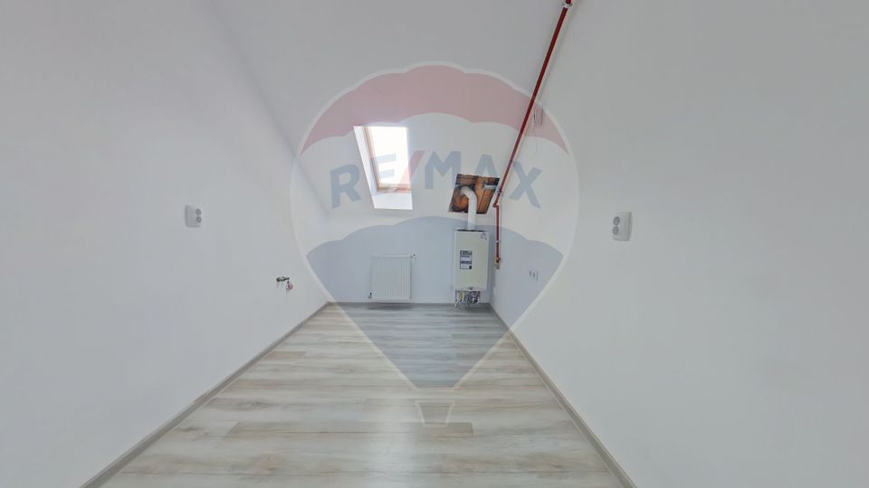 Mansarda de vanzare, 81mp, str Cetatii. Comision 0%