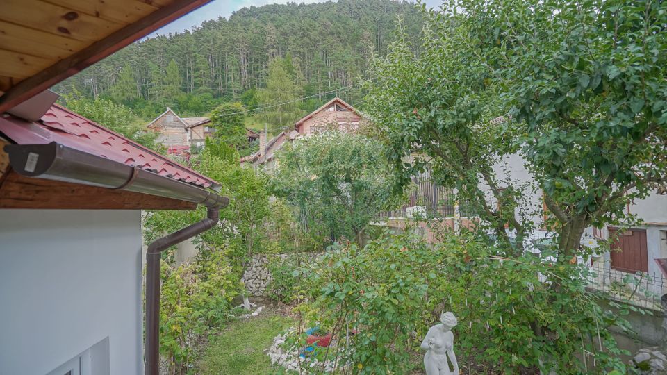 De vanzare vilă cu 5 camere, curte și garaj, în Șchei