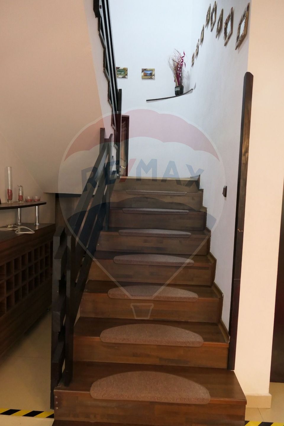 Vilă cu 10 camere de vânzare în zona Centrala