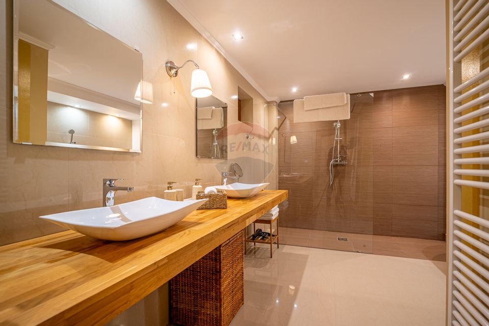 Apartament de Lux | Curte Privată, Garaj | Priveliște Superbă |Sinaia