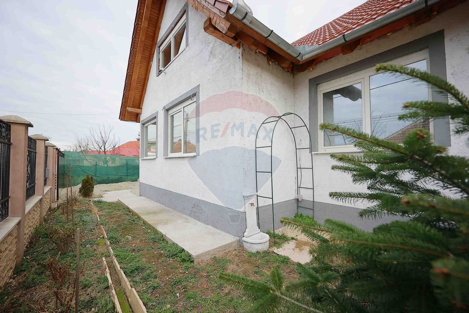 Casă cu 4 camere de vânzare în zona Calea Clujului