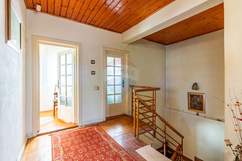 Casă / Vilă cu 4 camere de vânzare în zona Giulesti Sarbi