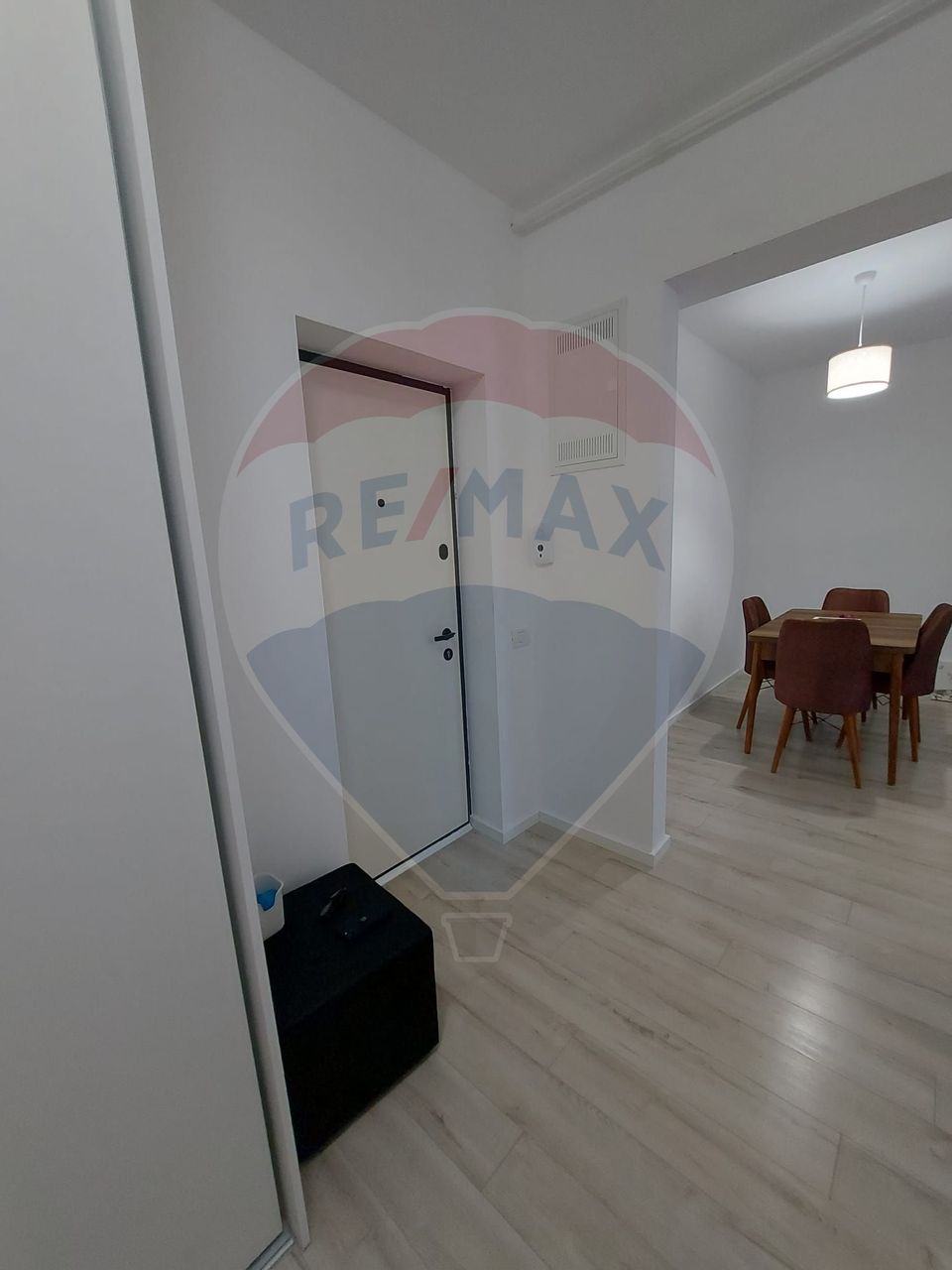 Apartament cu 2 camere de închiriat cu loc parcare în zona Trapezului