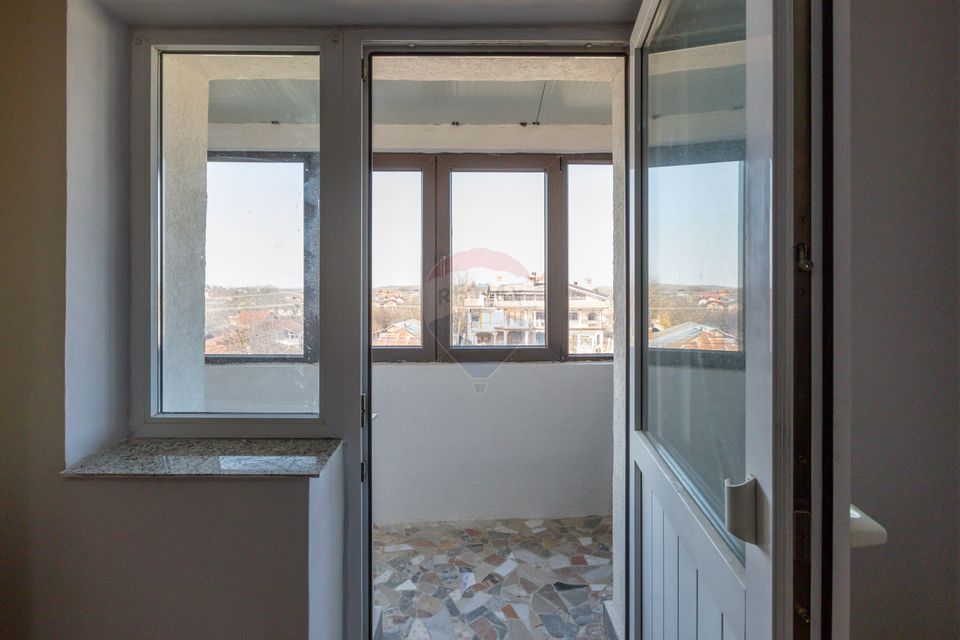 Apartament cu 3 camere de vânzare