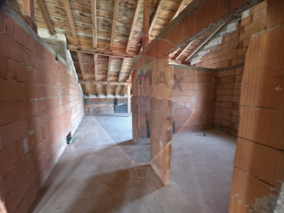 Teren intravilan + casă la roșu de vânzare – Vădurele, jud. Neamț