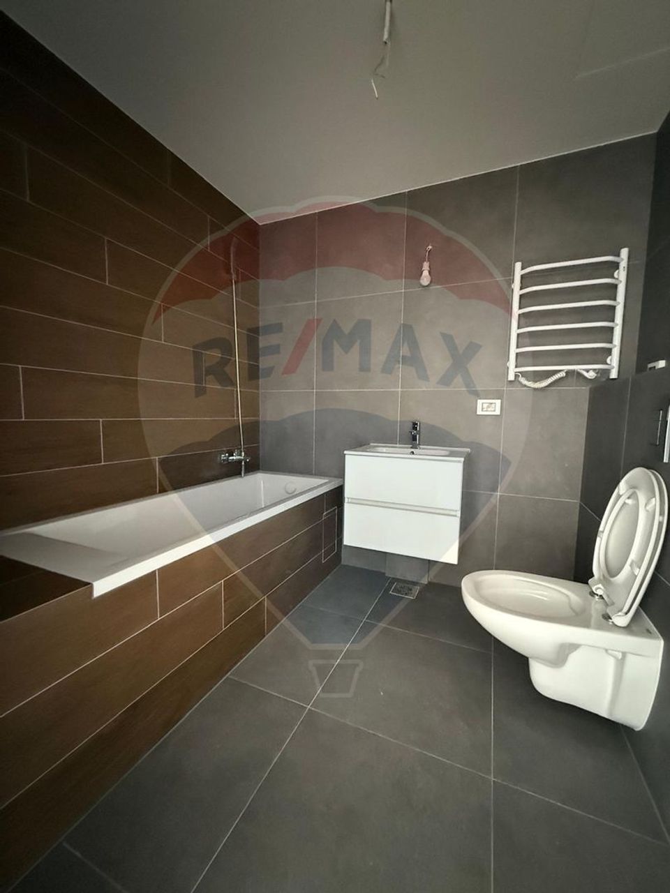 Apartament nou 2 camere + parcare -  AVANERA