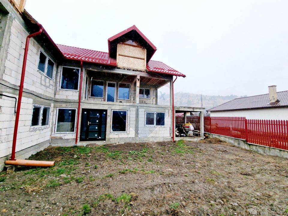 8 room House / Villa for sale