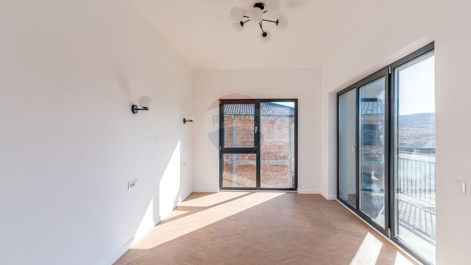 Duplex finisat, arhitectura moderna, garaj, izolatie 15cm, comision 0