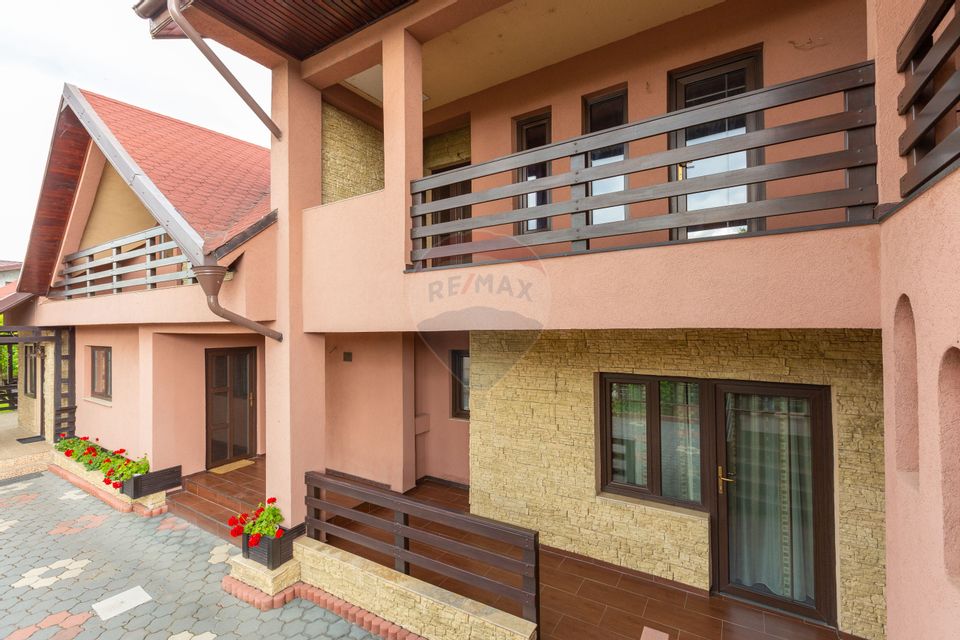 10 room House / Villa for sale, Serbanesti area