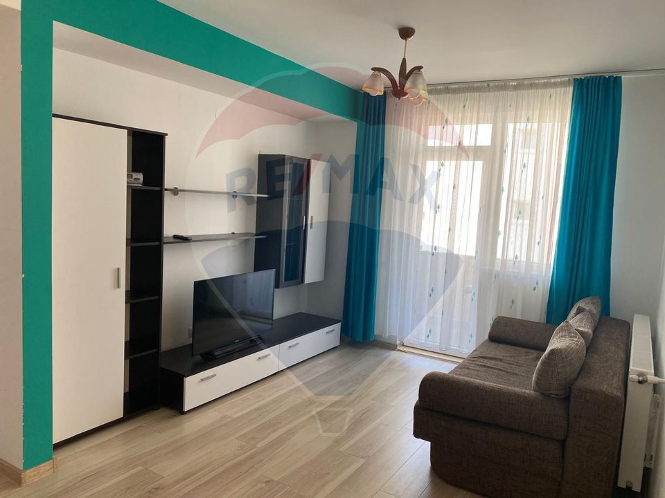 Apartament cu 3 camere de închiriat, loc de parcare