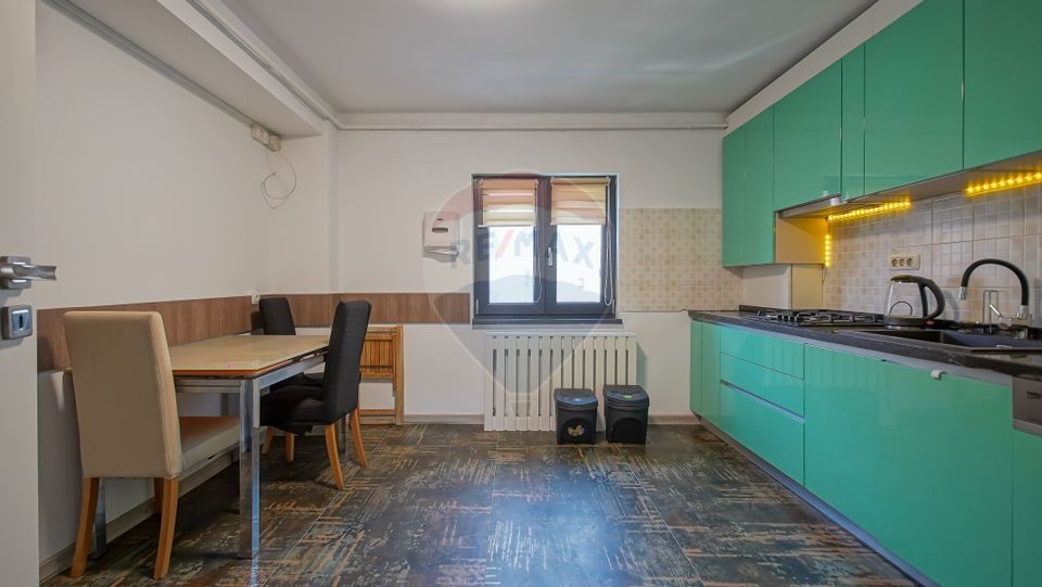 Comision 0 %! Apartament cu 4 camere de vânzare! Movilei