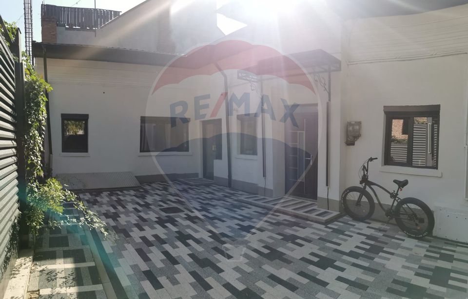 4 room House / Villa for sale, Eroii Revolutiei area