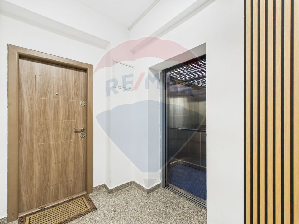 Apartament spatios 4 camere | 122 mp | Damaroaia