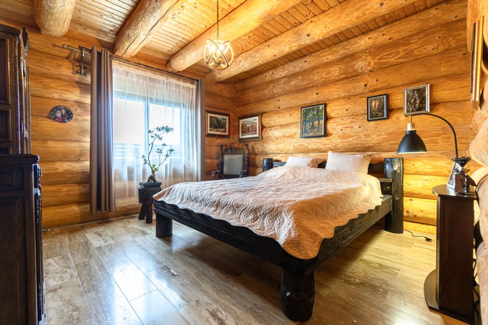 Doua case in stil canadian – confort modern intr-un cadru natural