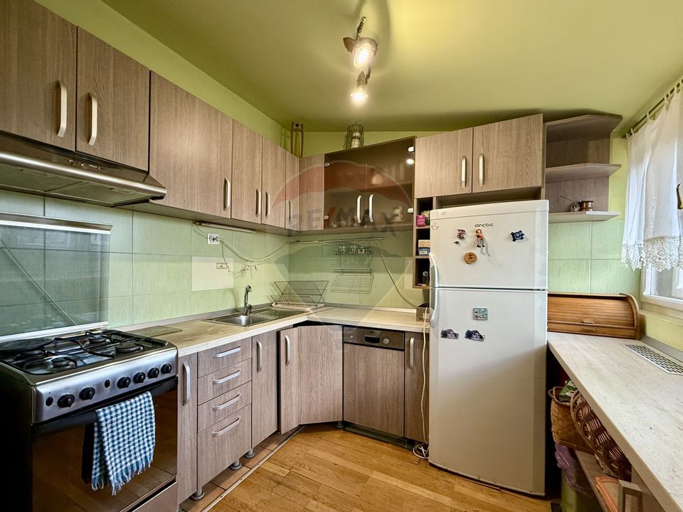 Apartament în vilă, Curte comună cu piscină – Andrei Mureșanu