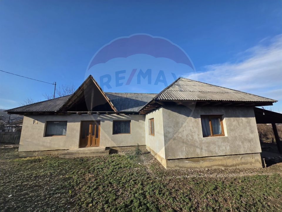 De vanzare casa solida cu teren generos si acces facil Lespezi Bacau