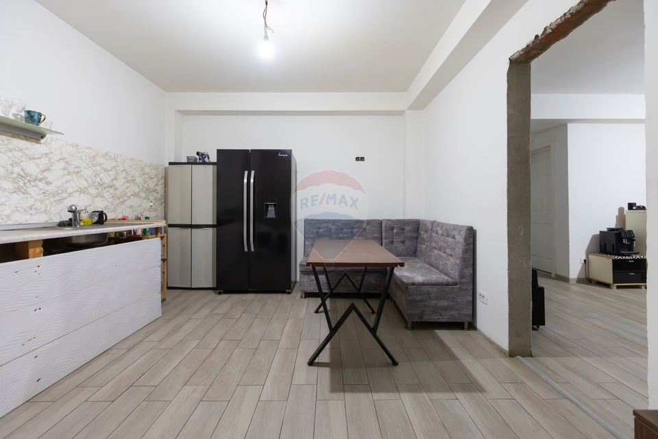 Casă / Vilă cu 4 camere de vânzare în Cartier - Gheraiesti