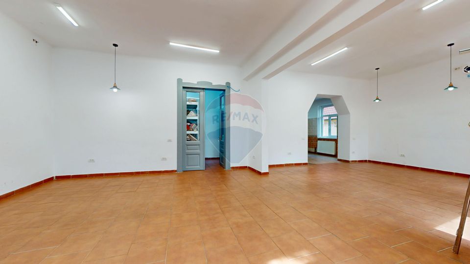150sq.m Office Space for rent, Brasovul Vechi area