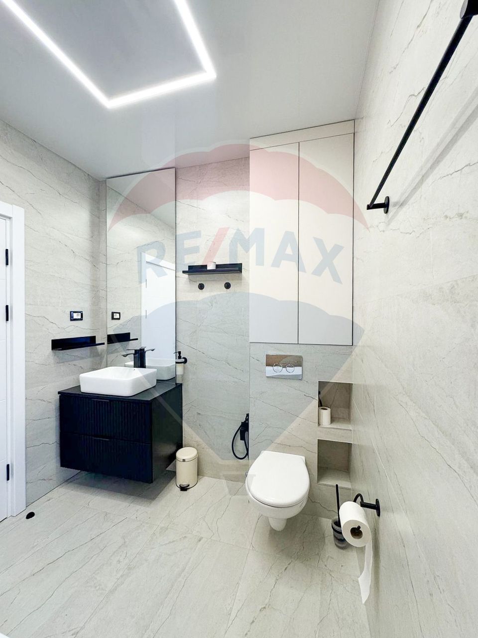 House / Villa for sale in Mogosoaia, shop, bus, utilities