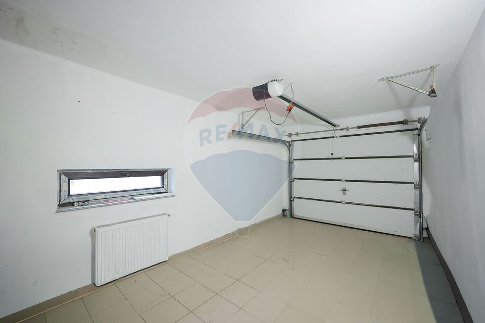 Casă 4 Camere cu Garaj, Construită de Proprietar, Cartier Episcopia