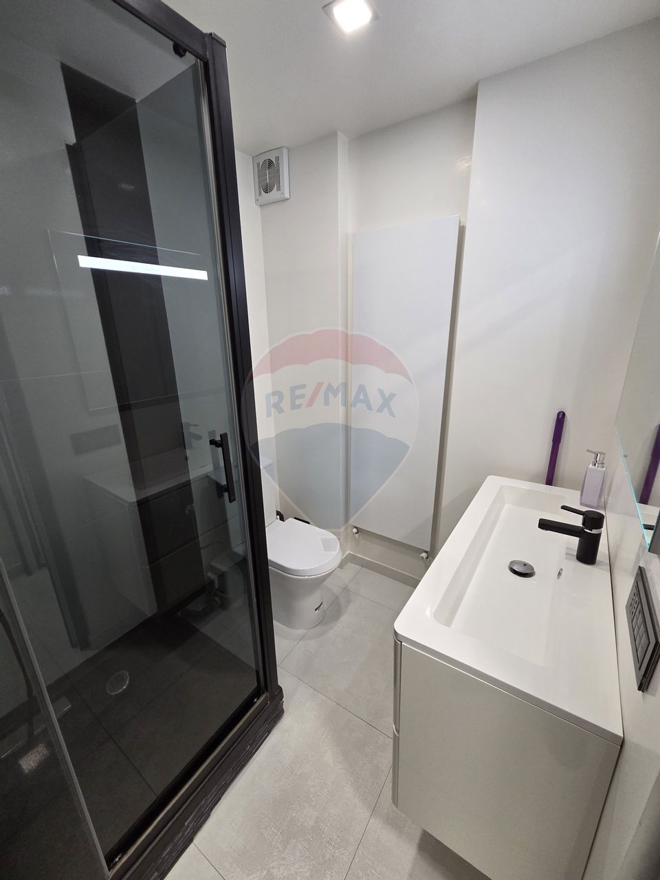 Apartament cu 3 camere etajul 1, zona Poienita