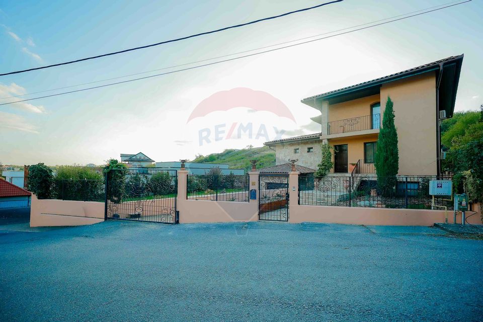 Casă / Vilă cu 5 camere de vânzare în zona Dealuri Oradea