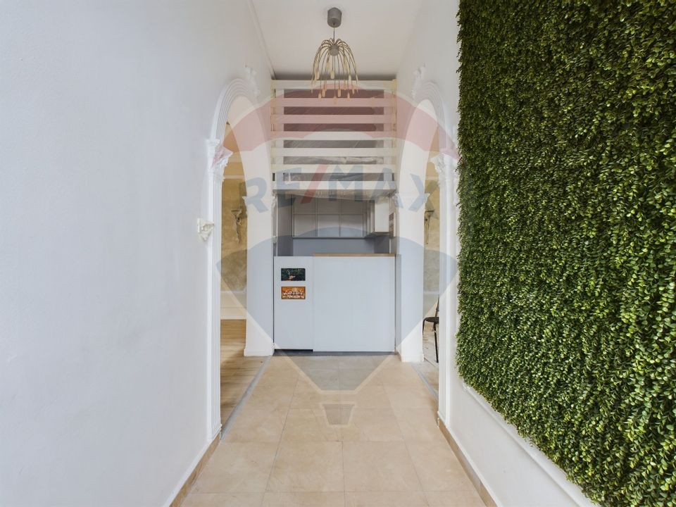 De Vanzare Spațiu Comercial Ultracentral 4 camere