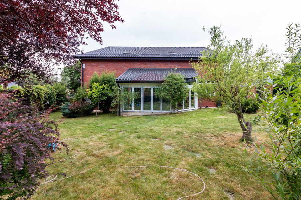 8 room House / Villa for sale