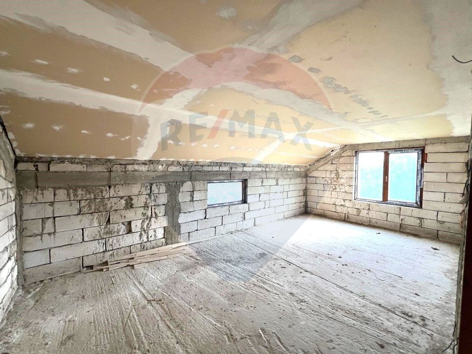 Casă / Vilă cu 6 camere de vânzare în BUHUȘI Județul BACĂU