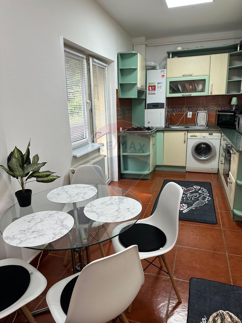 Apartament cu 3 camere de închiriat în Andrei Mureșanu