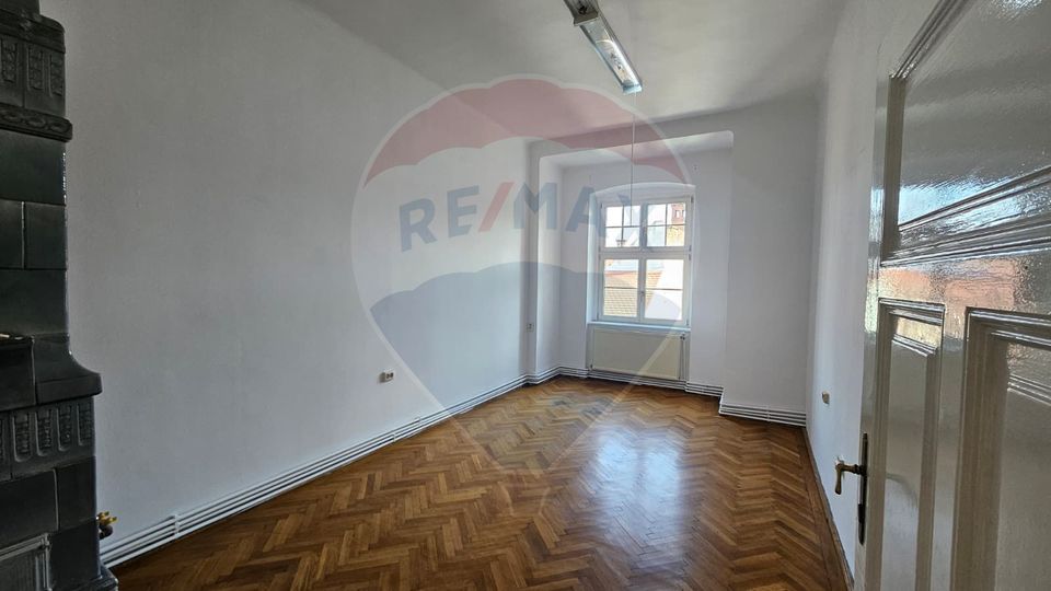 120sq.m Commercial Space for rent, Ultracentral area