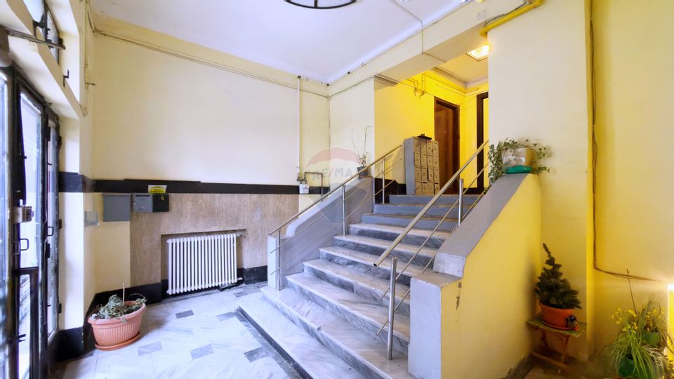 3 rooms consolidated building Investment Revolution Square - Victoriei