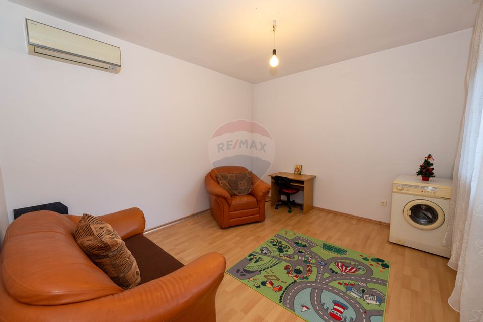 Apartament cu 3 camere de vanzare complex  Rasarit De Soare, Titan