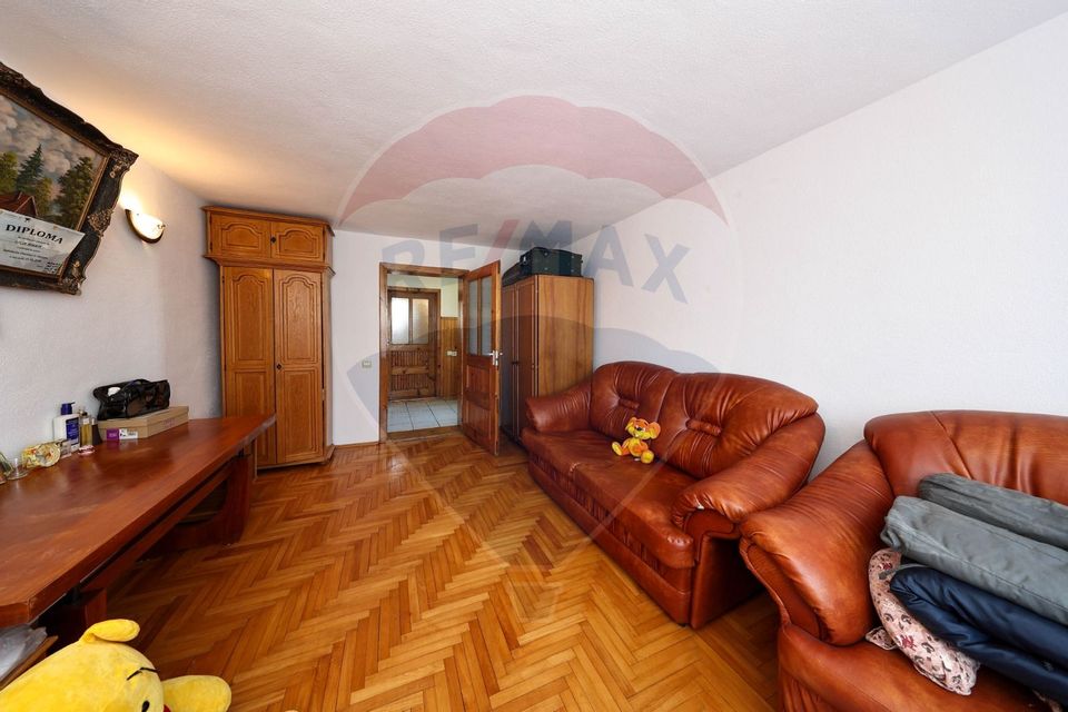 Vilă cu 4 camere de vânzare în zona Florilor