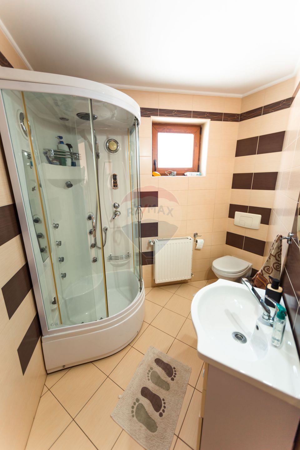 Casă elegantă, construită cu grijă, într-un cadru natural – Tărlungeni
