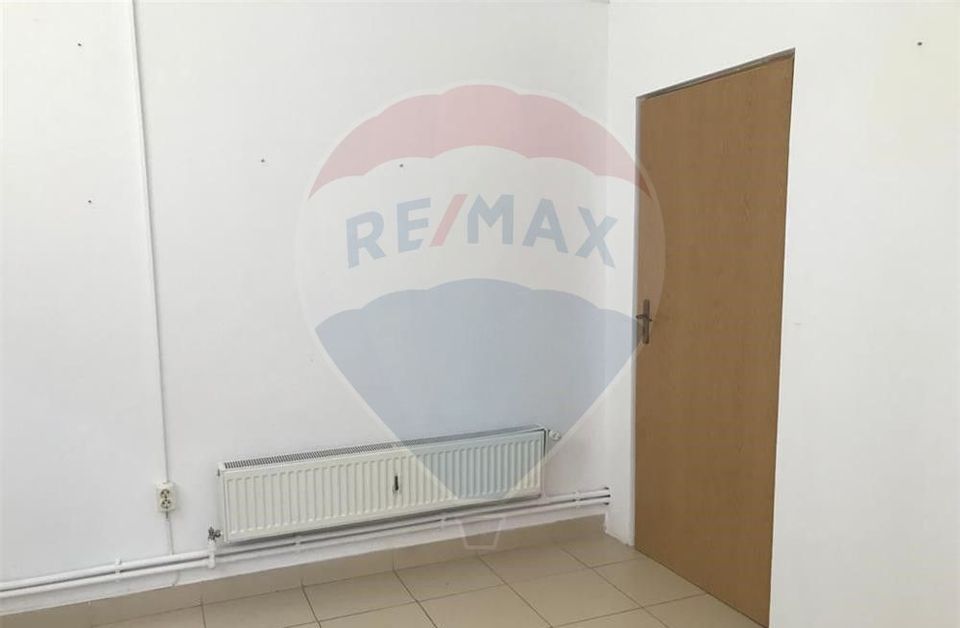 24sq.m Commercial Space for rent, Brotacei area