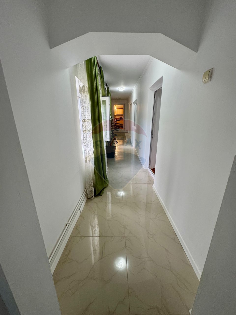 Casă / Vilă cu 6 camere de vânzare în zona Ultracentral