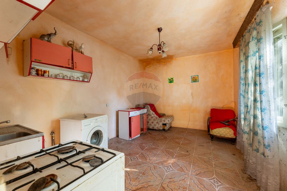 Casă cu 3 camere si teren 2196 mp de vânzare in Covasant,Arad