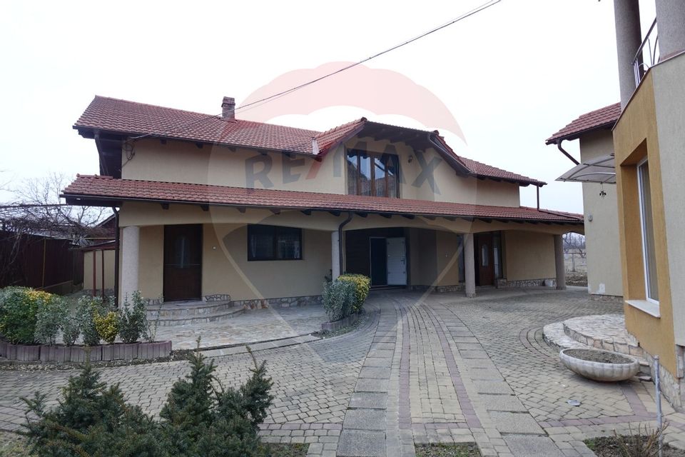 11 room House / Villa for sale
