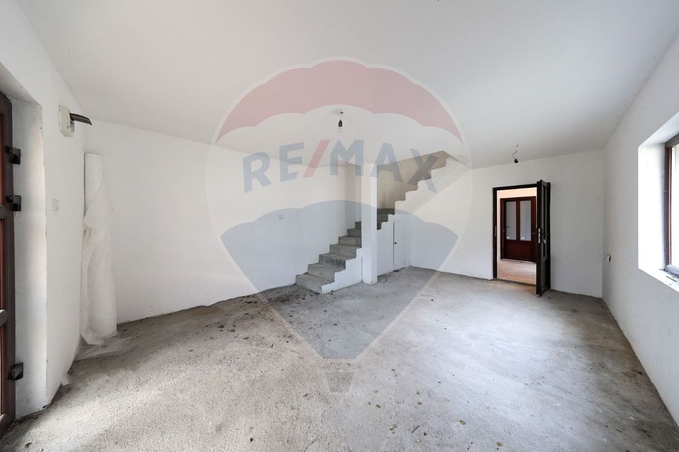 Vilă cu 3 camere de vânzare în Sacele